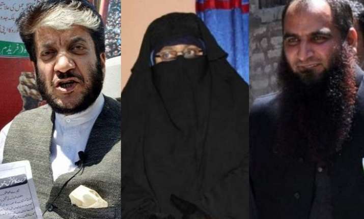 Dukhtaran-e-Millat chief Asiya Andrabi (centre) and