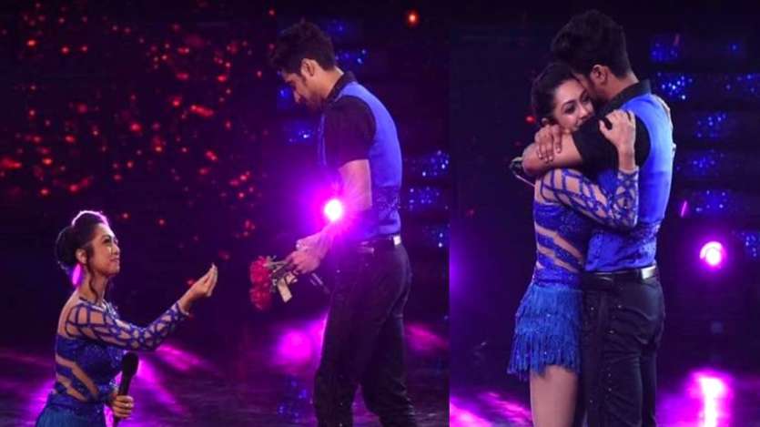 Abigail Pandey and Sanam Johar: This was a little unconventional kind of proposal because this time unlike others, the girl proposed to the boy. In the latest season of Nach Baliye, Abigail knelt down and proposed to Sanam. Sanam, without a doubt, said ‘Yes’ to her. 