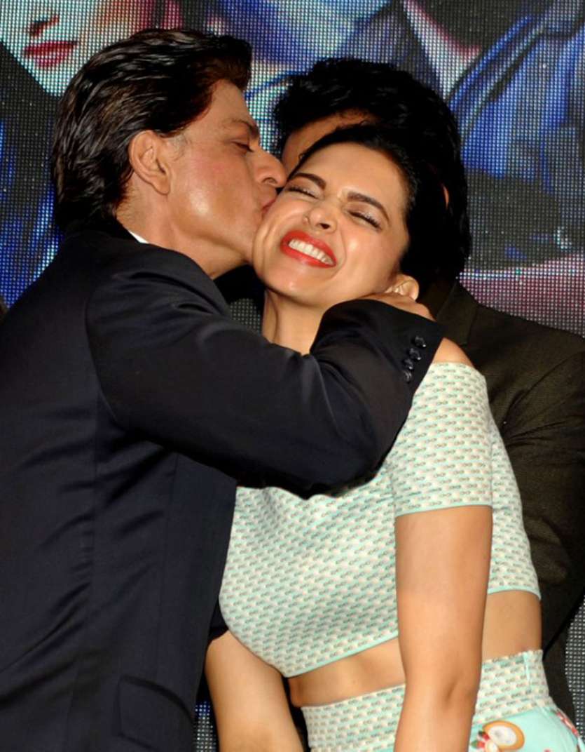  Shah Rukh Khan kissed his Happy New Year co-star Deepika Padukone during a promotional event of the film (PC: AFP)