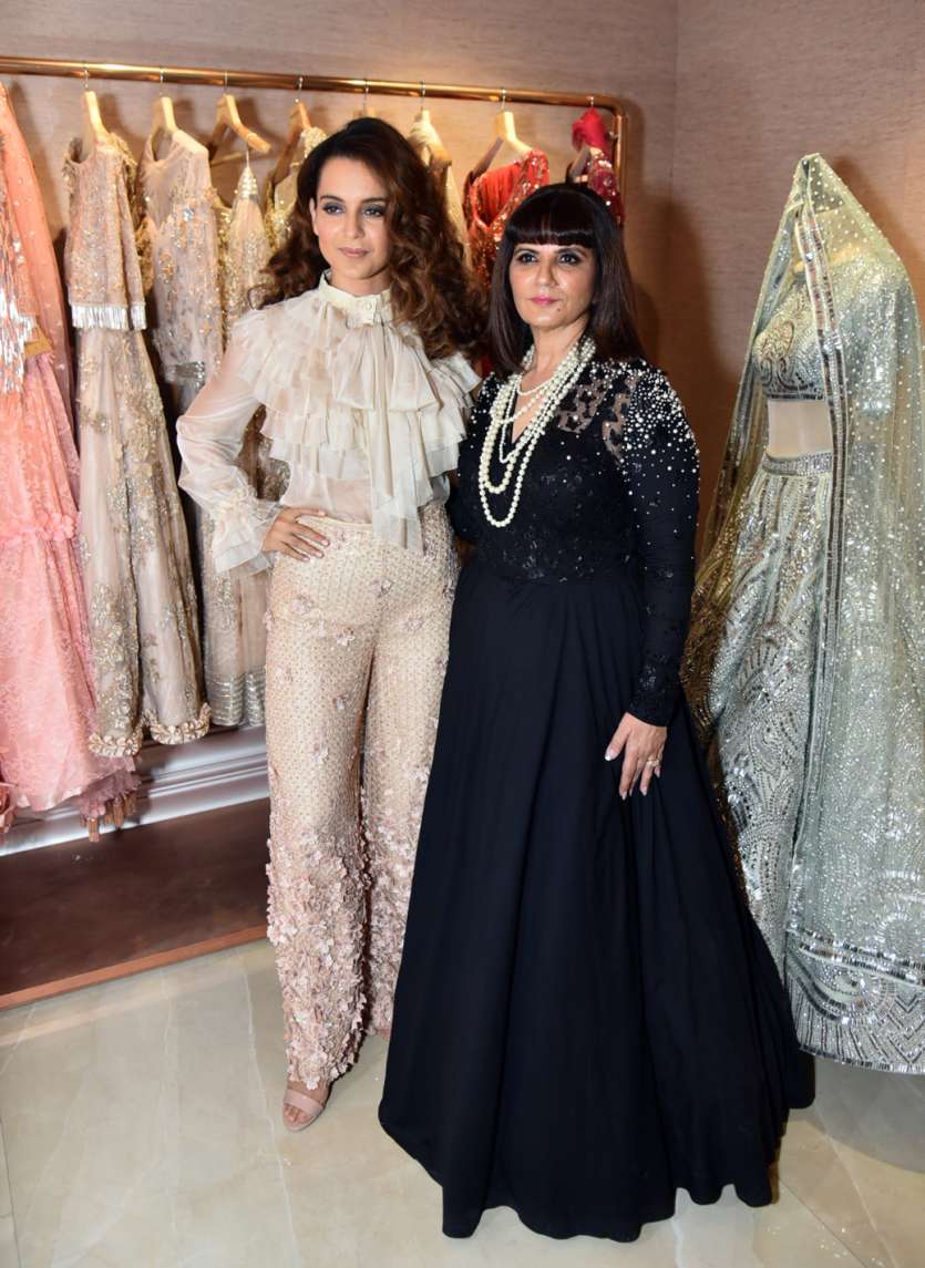 Kangana strikes a pose with the deisgner Neeta Lulla.