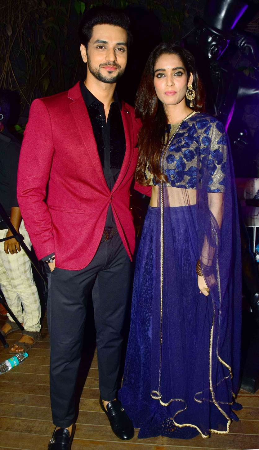 NewlywedsÂ Shakti Arora and Neha Saxena were all smiles at the reception. While Shahti went for a red and black look, wife Neha sizzled in royal blue.
