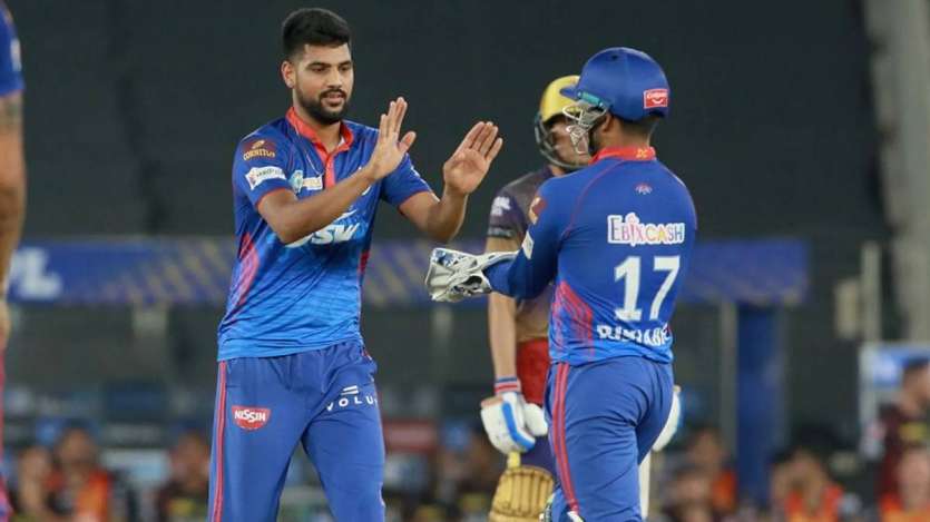  
Lalit Yadav, who replaced an injured Amit Mishra in the DC playing XI, grabbed both the wickets as KKR slumped from 69 for 1 in the 10th over to 75 for 4 in the 11th over.
