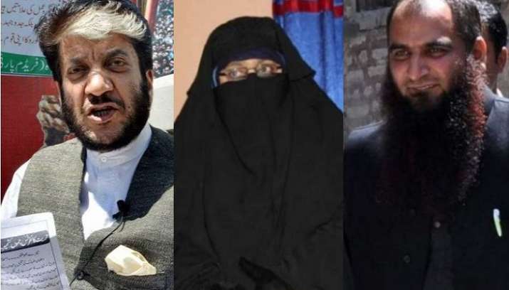 Dukhtaran-e-Millat chief Asiya Andrabi (centre) and